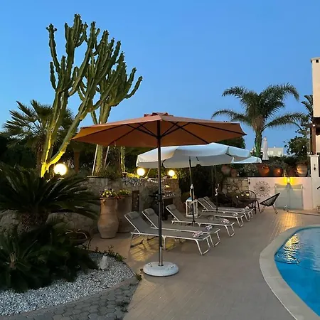 Yellow Octopus Villa *