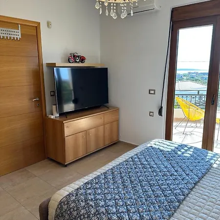 Villa Yellow Octopus